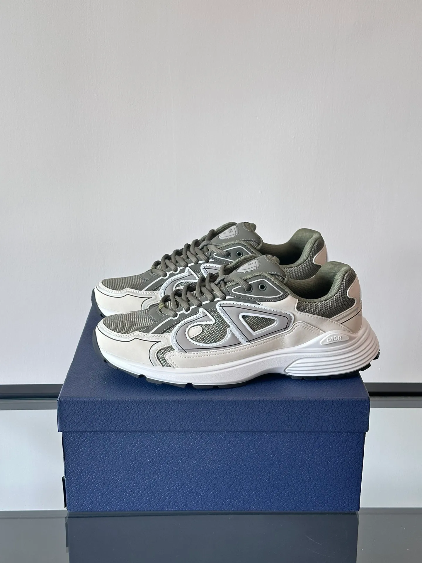 Men's Men's Shoes 💰p440 "Dio*" Dior B30 series sports shoes, multi-color mesh fabric and multi-color technical fabrics, this season's new B30 low-top sports shoes are one of the flagship styles of the series. Crafted from multicolor mesh and technical fabrics, it's finished with a reflective "CD30" graphic and silver-toned "DIOR B30" and "CD30" logos on the heel and tongue. An extra-light, sculpted rubber sole with signature accents adds style, while internal stretch details create ideal comfort. It can be matched with various casual styles to show a fashionable and modern sports style. Size: 38-44 (45-46 customized)